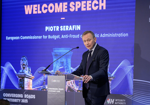 Piotr Serafin, European Commissioner for Budget, Anti-Fraud and Administration, at the Converging Roads of Integrity 2025 international anti-corruption conference held in December in Budapest