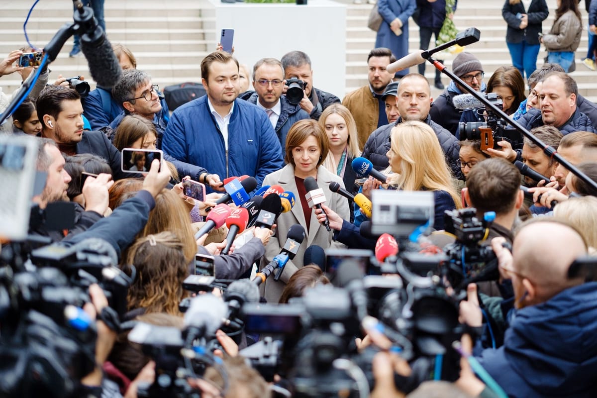 Moldovans vote 'yes' to joining EU in tight ballot