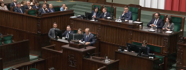Polish gov't wins confidence vote but presidential veto remains