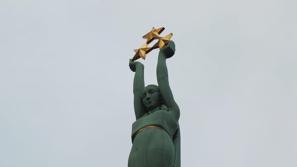 Pro-war Latvians risk losing status under new law