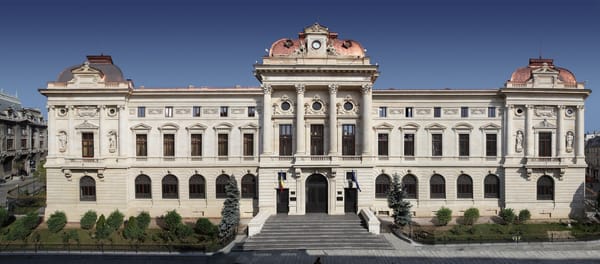 Romania's top banker - 'close tax loopholes'