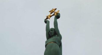 Pro-war Latvians risk losing status under new law